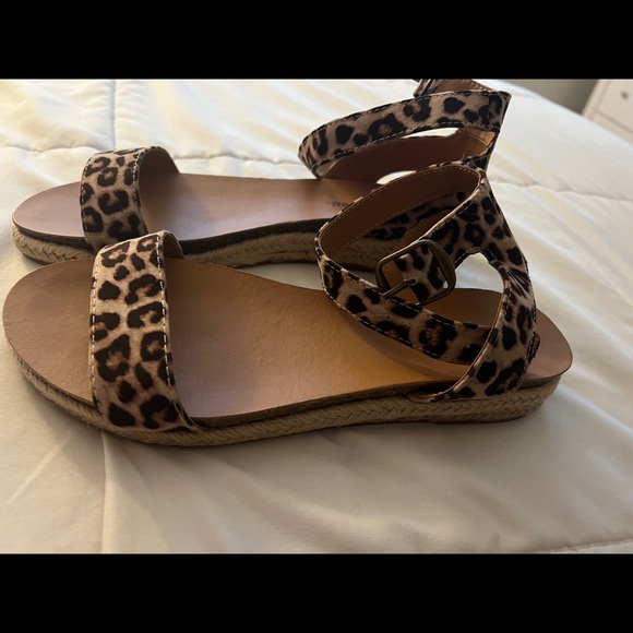 Cheetah print sandals - Picture 2 of 2